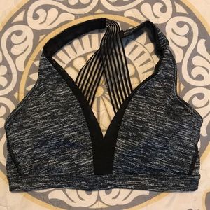 Victoria Sport | V-Cut sport bra